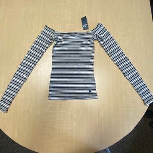 Hollister- Off the shoulder⭐️5/$20⭐️